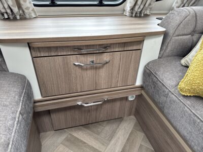 2026 Coachman VIP 545 caravan lounge